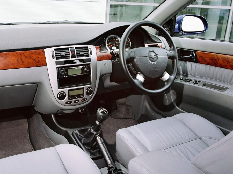  Chevrolet Lacetti Sedan CDX 2004 года  (UK) (фото 2 из 5)